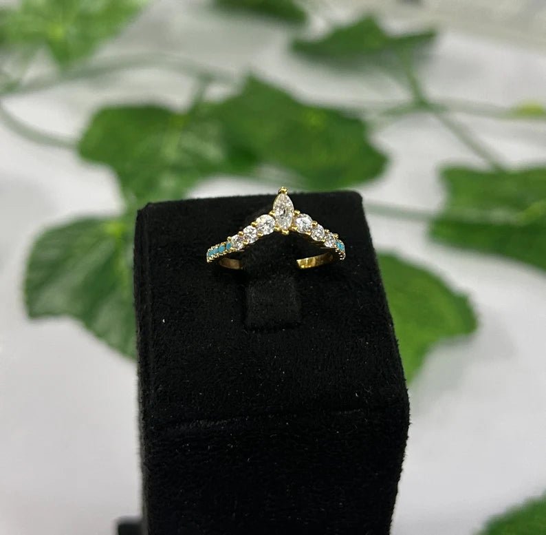 Ring aus 10 kt Gelbgold mit Marquise-Diamant und Türkis