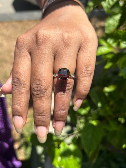 Kissenförmiger Ring mit natürlichem Champagner-Diamant