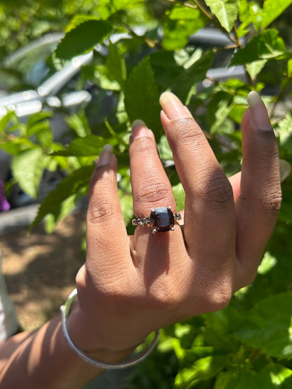 Kissenförmiger Ring mit natürlichem Champagner-Diamant