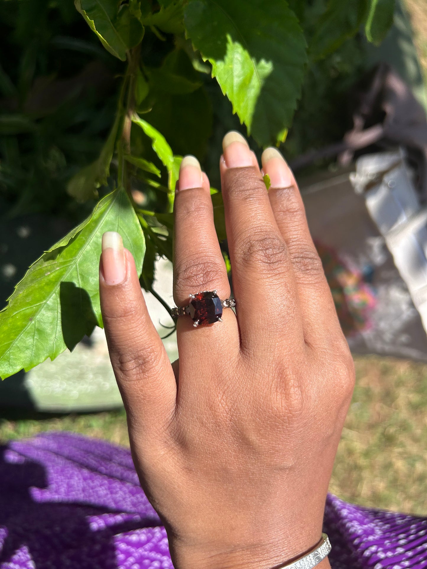 Kissenförmiger Ring mit natürlichem Champagner-Diamant