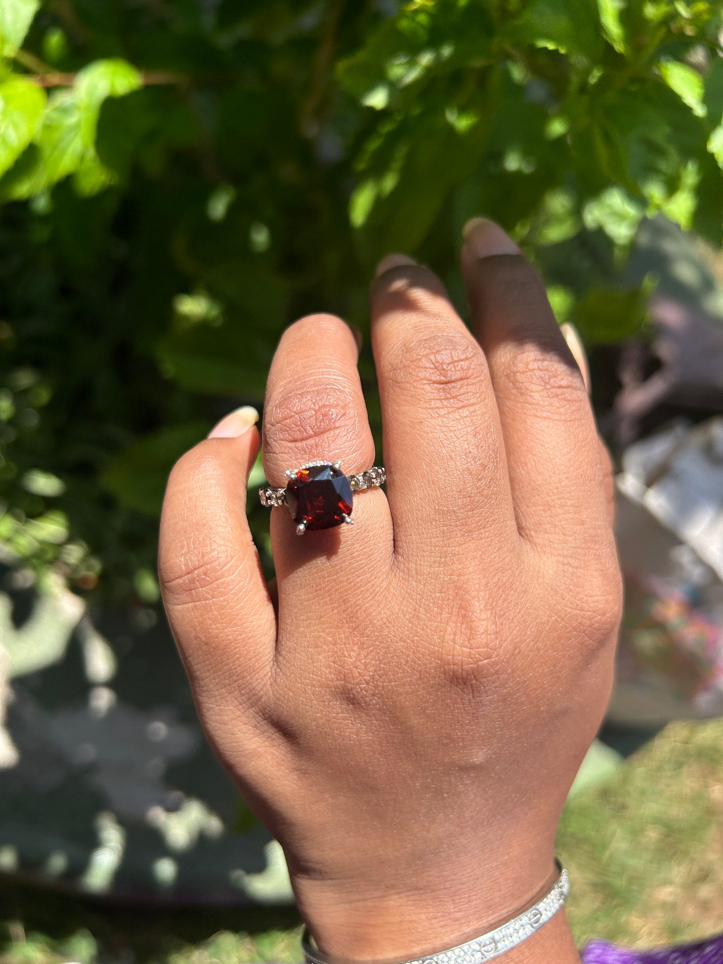 Kissenförmiger Ring mit natürlichem Champagner-Diamant