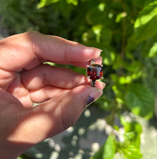 Kissenförmiger Ring mit natürlichem Champagner-Diamant