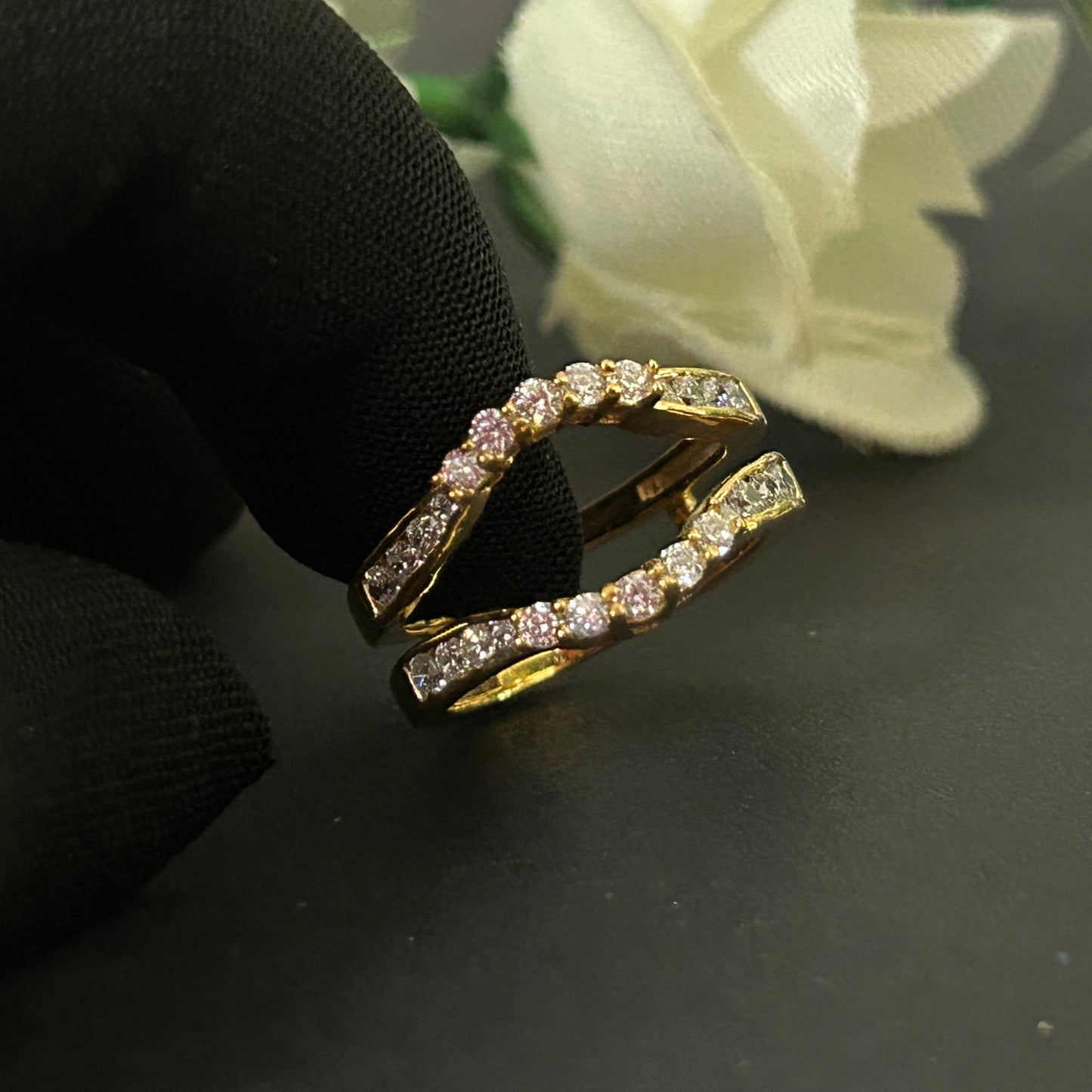 Anillo de bodas de diamantes ovalados