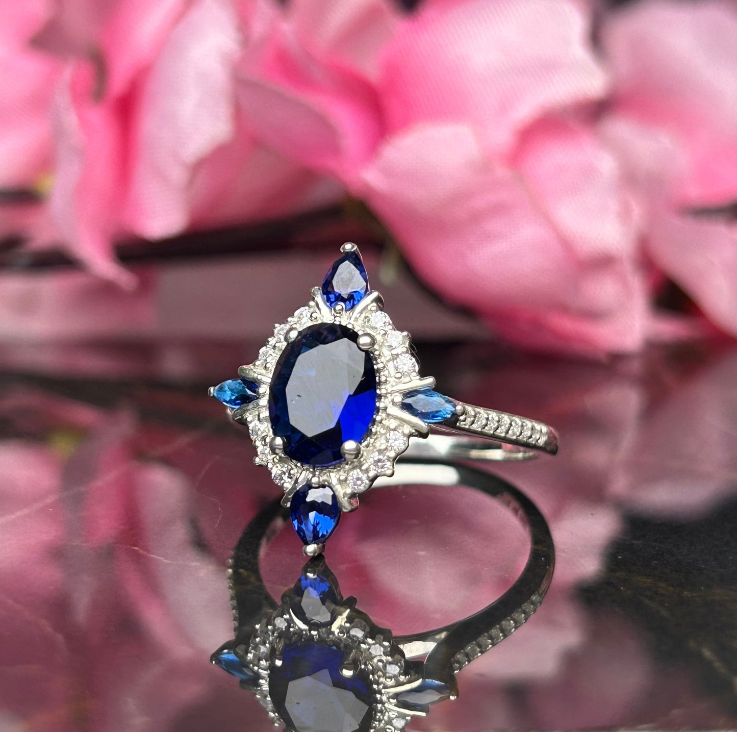 Antiker Blauer Saphir Halo Diamant Ring- Vintage Ehering- Romantischer Ring für Frauen